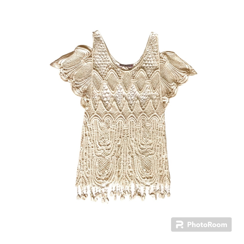 Crocheted Cream with Cut out sleeves from Body Central. Sz. Sm. In great cond.
